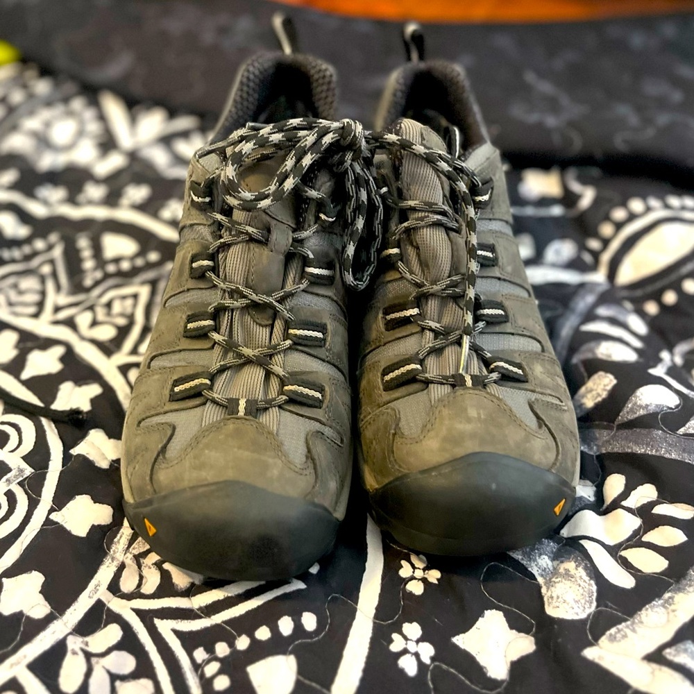 KEEN hiking boots… barely worn
